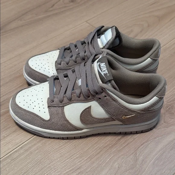 Women Nike Dunk Low - Picture 6 of 6